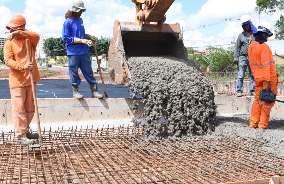 Obra de duplicação entre Guará e Núcleo Bandeirante avança com etapa da nova ponte
