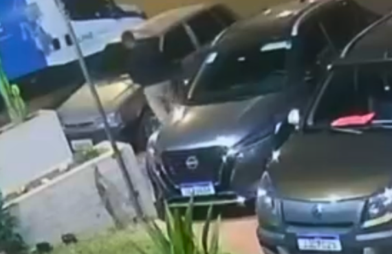 Câmera registra furto de carro na QE 40 do Guará II